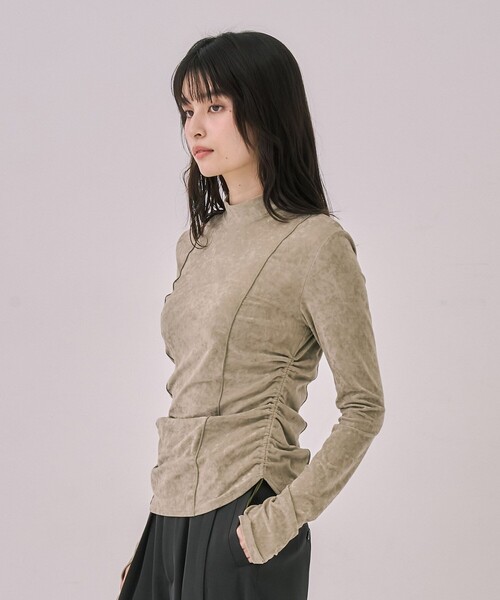 UNITED TOKYO（ユナイテッドトウキョウ）の「【残りわずか！】トリアセテートベロアプルオーバー｜ウォッシャブル/オフィスカジュアル/オケージョン/細見え/冬服（Tシャツ/カットソー・レディース・ブラック/ライトグリーン・FREE）」の7枚目の写真