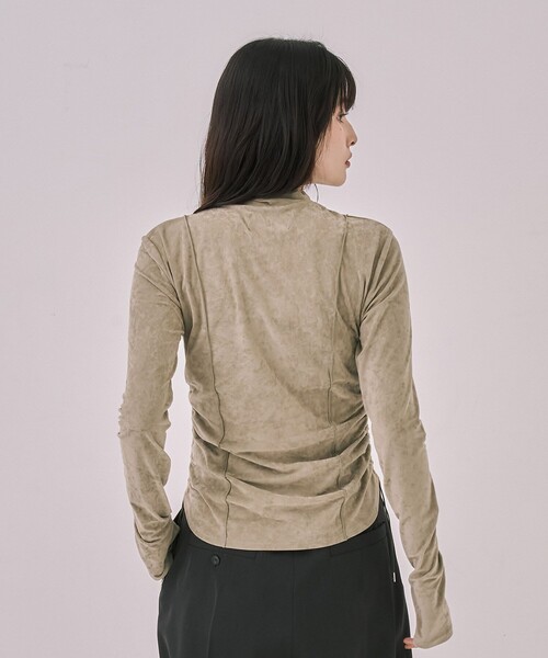 UNITED TOKYO（ユナイテッドトウキョウ）の「【残りわずか！】トリアセテートベロアプルオーバー｜ウォッシャブル/オフィスカジュアル/オケージョン/細見え/冬服（Tシャツ/カットソー・レディース・ブラック/ライトグリーン・FREE）」の8枚目の写真