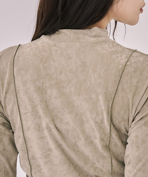 UNITED TOKYO（ユナイテッドトウキョウ）の「【残りわずか！】トリアセテートベロアプルオーバー｜ウォッシャブル/オフィスカジュアル/オケージョン/細見え/冬服（Tシャツ/カットソー・レディース・ブラック/ライトグリーン・FREE）」の9枚目の写真