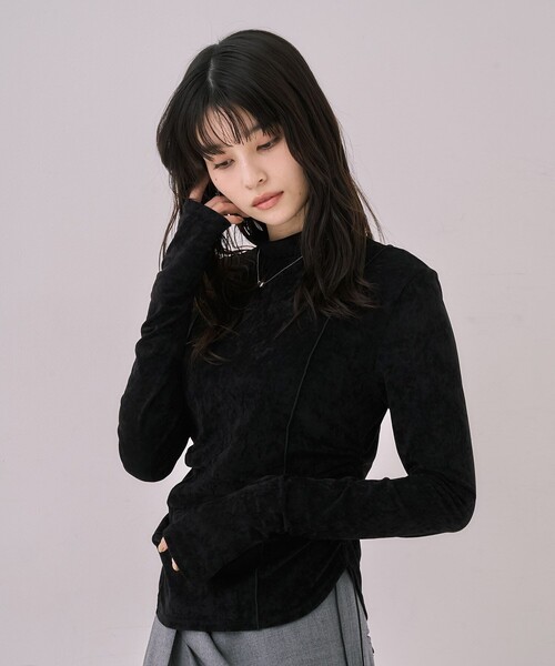 UNITED TOKYO（ユナイテッドトウキョウ）の「【残りわずか！】トリアセテートベロアプルオーバー｜ウォッシャブル/オフィスカジュアル/オケージョン/細見え/冬服（Tシャツ/カットソー・レディース・ブラック/ライトグリーン・FREE）」の15枚目の写真