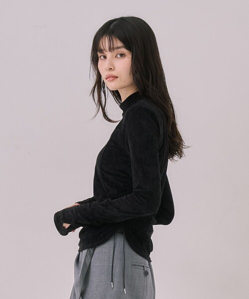 UNITED TOKYO（ユナイテッドトウキョウ）の「【残りわずか！】トリアセテートベロアプルオーバー｜ウォッシャブル/オフィスカジュアル/オケージョン/細見え/冬服（Tシャツ/カットソー・レディース・ブラック/ライトグリーン・FREE）」の17枚目の写真