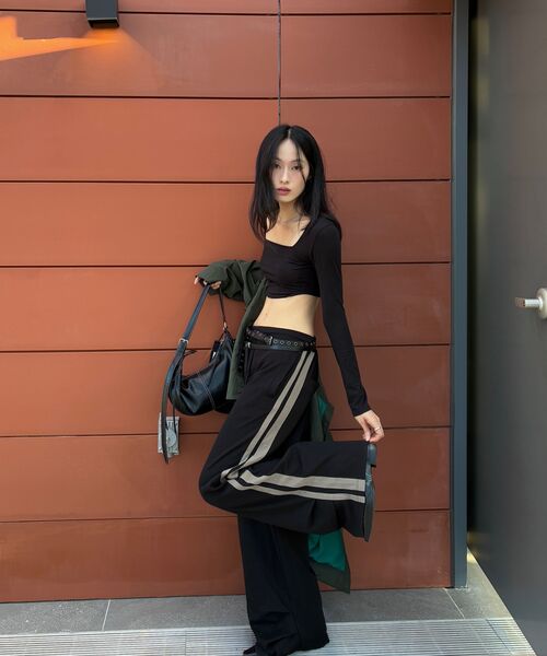 eastserviceshop（イーストサービスショップ）の「ヘリンボーンサイドラインスウェットパンツ - ブラック（その他パンツ・レディース・ブラック・SMALL/MEDIUM/LARGE）」の4枚目の写真