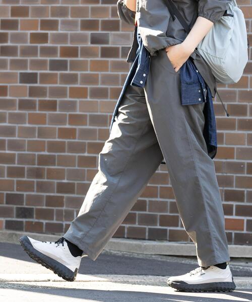 EKAL（エカル）の「『UR TECH』ナイロンタッサートラウザー WS（その他パンツ・レディース・ネイビー/グリーン系その他/グレー・ONE）」の2枚目の写真