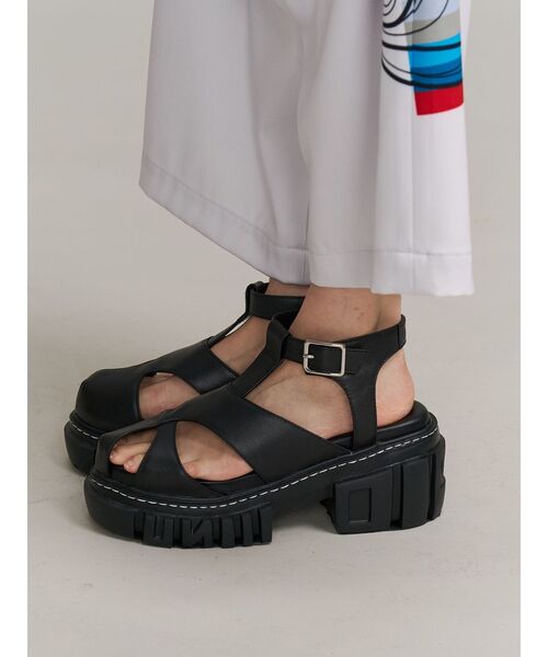 UN3D.（アンスリード）の「WAVE GURKHA SANDAL / ウェーブグルカサンダル（サンダル・レディース・グレー/ブラック・36/37/38）」の4枚目の写真