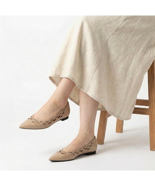 carino（カリーノ）の「レーザーカットフラットパンプス（パンプス・レディース・ベージュ/シルバー/グレー/ブラック・22.5cm/24cm/23.5cm/23cm/24.5cm）」の4枚目の写真