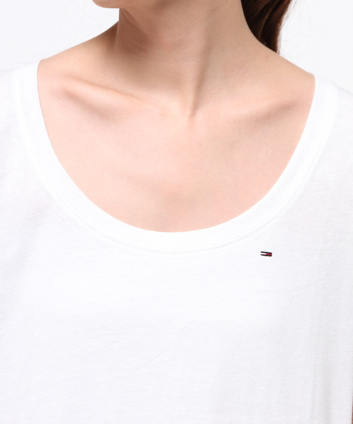 HILFIGER DENIM（ヒルフィガーデニム）の「ベーシックワンポイントTシャツ（Tシャツ/カットソー・レディース・ホワイト/グレー/グレー系その他/ネイビー/レッド・X-SMALL/SMALL/MEDIUM）」の9枚目の写真