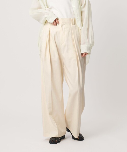 BEAUTY&YOUTH UNITED ARROWS（ビューティーアンドユースユナイテッドアローズ）の「コットンチノ 2タック ワイドパンツ（チノパンツ・レディース・ベージュ/オフホワイト・S/M/XS）」の2枚目の写真