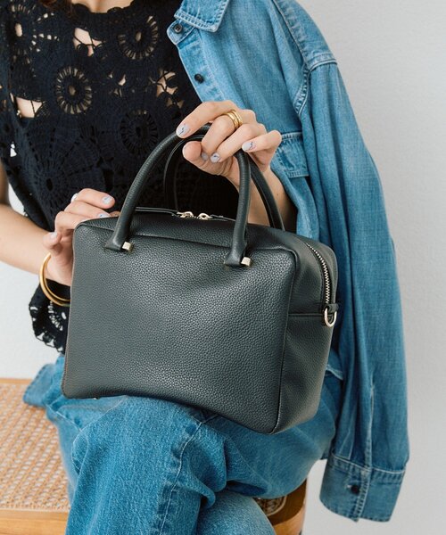 RIVE DROITE（リヴドロワ）の「予約【オンオフ問わず活躍】KONOJIレザーボストン（ボストンバッグ・レディース・ブラック/アイボリー/ダークブラウン・FREE）」の7枚目の写真