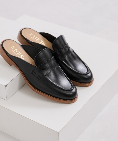 eness（エネス）の「【ENESS/エネス】レザーロファーミュール（その他シューズ・レディース・ブラック/オフホワイト・39/37/35）」の2枚目の写真