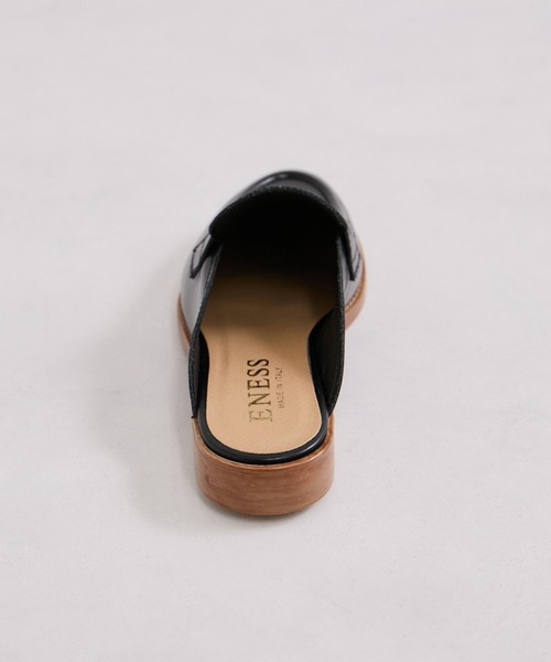 eness（エネス）の「【ENESS/エネス】レザーロファーミュール（その他シューズ・レディース・ブラック/オフホワイト・39/37/35）」の11枚目の写真