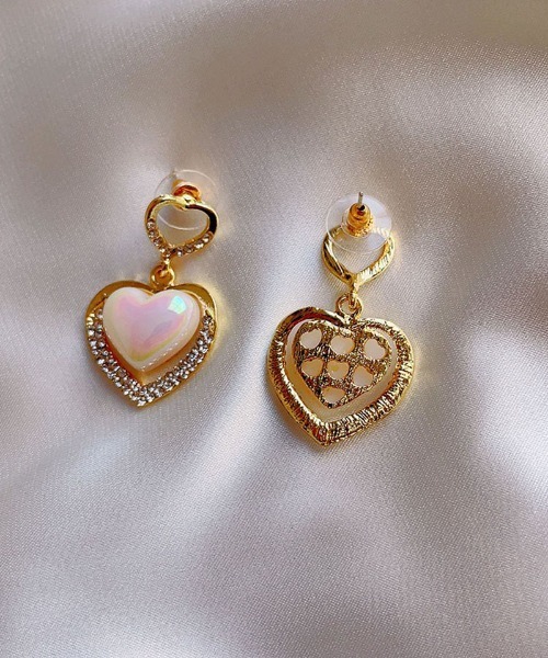 shoppinggo(ショッピングゴー)の「大ぶりピアス ハート 揺れる レディース 人気アクセサリー(ピアス(両耳用)・レディース・ホワイト・FREE)」の4枚目の写真