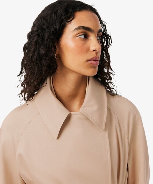 LACOSTE(ラコステ)の「オーバーサイズ撥水ロングトレンチコート(トレンチコート・レディース・ベージュ・38/36/34)」の3枚目の写真