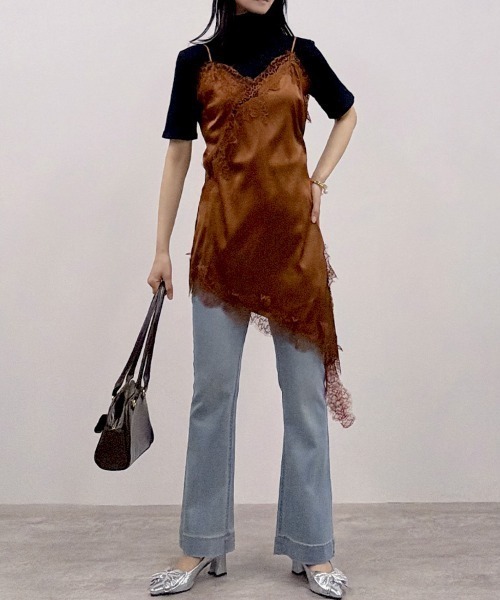 CLOTHY(クロシィ)の「【繊細レース×軽やかなライトサテン】レースアシメキャミワンピース(キャミソール・レディース・ブラック/ブラウン・FREE)」の7枚目の写真