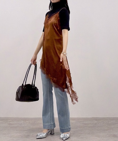 CLOTHY(クロシィ)の「【繊細レース×軽やかなライトサテン】レースアシメキャミワンピース(キャミソール・レディース・ブラック/ブラウン・FREE)」の8枚目の写真