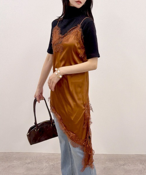 CLOTHY(クロシィ)の「【繊細レース×軽やかなライトサテン】レースアシメキャミワンピース(キャミソール・レディース・ブラック/ブラウン・FREE)」の4枚目の写真