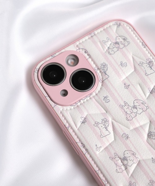 Vini（ヴィニ）の「ぷっくり 星柄 キルティング フェイクレザー iPhone ケース 14.15.16.17（スマホケース/カバー・レディース・ライトピンク/ホワイト×ピンク・iPhone 16/iPhone 15/iPhone 14/iPhone 17）」の3枚目の写真