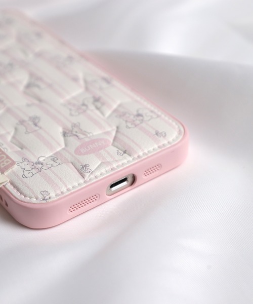 Vini（ヴィニ）の「ぷっくり 星柄 キルティング フェイクレザー iPhone ケース 14.15.16.17（スマホケース/カバー・レディース・ライトピンク/ホワイト×ピンク・iPhone 16/iPhone 15/iPhone 14/iPhone 17）」の6枚目の写真