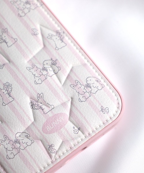 Vini（ヴィニ）の「ぷっくり 星柄 キルティング フェイクレザー iPhone ケース 14.15.16.17（スマホケース/カバー・レディース・ライトピンク/ホワイト×ピンク・iPhone 16/iPhone 15/iPhone 14/iPhone 17）」の5枚目の写真