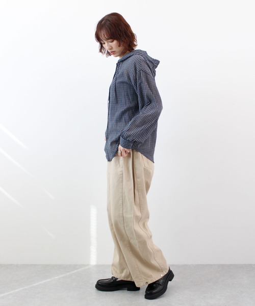 ABYS（アビス）の「フード付きシアーチェックシャツ（シャツ/ブラウス・レディース・ホワイト/ネイビー/ブルー・FREE）」の6枚目の写真