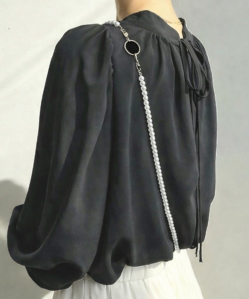 SallyLunn(サリーラン)の「ギャザーネックボリュームスリーブブラウス(シャツ/ブラウス・レディース・ブラック/アイボリー/ベージュ/パープル・LARGE/MEDIUM)」の13枚目の写真