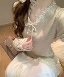 V ネックニット レース付き 柔らか フェミニン 着回し 日常