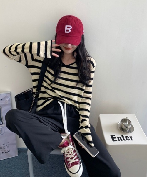 NoBelle(ノベル)の「ボーダー Vネックリブセーター(ニット/セーター・レディース・ブラック・FREE)」の1枚目の写真