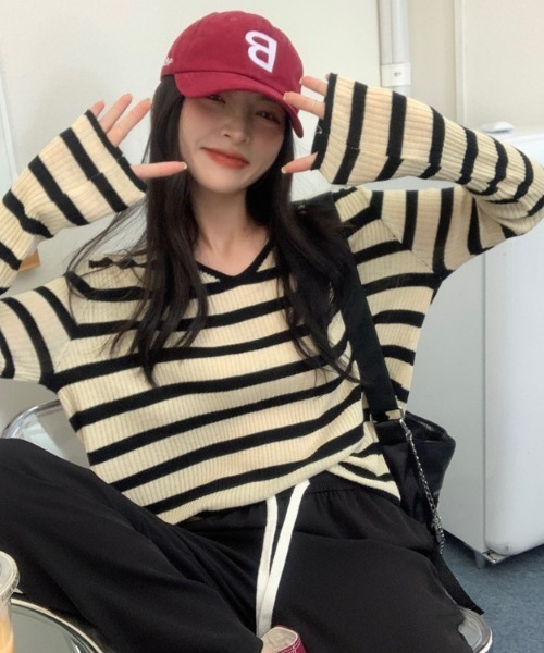 NoBelle(ノベル)の「ボーダー Vネックリブセーター(ニット/セーター・レディース・ブラック・FREE)」の3枚目の写真