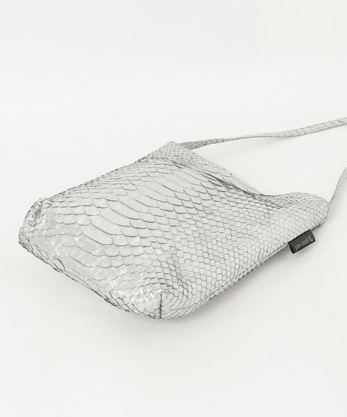 SAWINTO（ソイント）の「JAWANDI - MINI JD SHOULDER PYTHON（ショルダーバッグ・レディース・レインボー/オレンジ/ベージュ/パープル・ONESIZE）」の6枚目の写真
