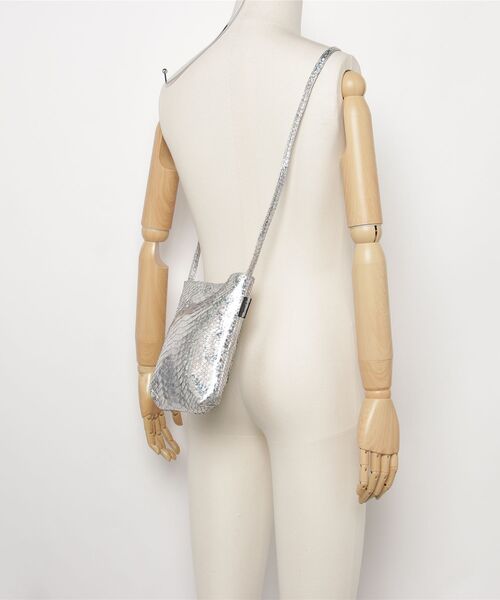SAWINTO（ソイント）の「JAWANDI - MINI JD SHOULDER PYTHON（ショルダーバッグ・レディース・レインボー/オレンジ/ベージュ/パープル・ONESIZE）」の8枚目の写真