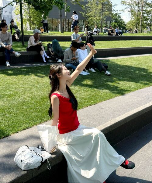 MAYVERU(メイバーユー)の「Balm Off-shoulder sleeveless t-shirt _ Red(Tシャツ/カットソー・レディース・その他・FREE)」の4枚目の写真