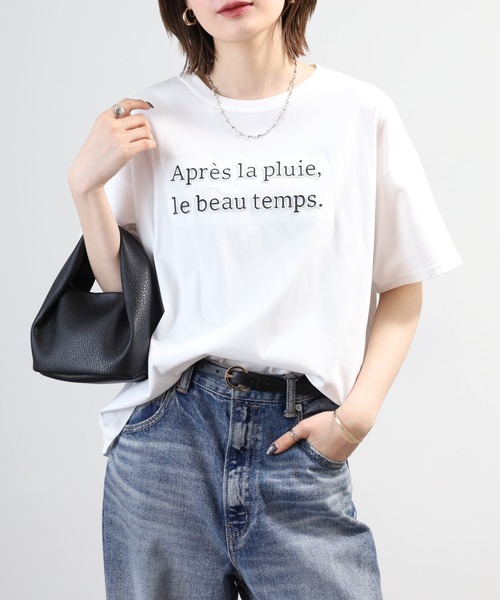 EGLANTINE(エグランティーヌ)の「EGLANTINE エンボスロゴ半袖カットソー(Tシャツ/カットソー・レディース・レッド/オフホワイト/ネイビー・40)」の2枚目の写真
