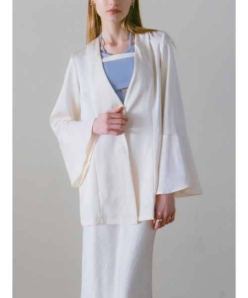 sahara（サハラ）の「Flare Sleeve Satin Jacket/フレアスリーブサテンジャケット（その他アウター・レディース・ブラック/オフホワイト・FREE）」の11枚目の写真