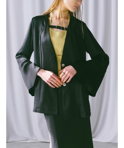 sahara（サハラ）の「Flare Sleeve Satin Jacket/フレアスリーブサテンジャケット（その他アウター・レディース・ブラック/オフホワイト・FREE）」の3枚目の写真