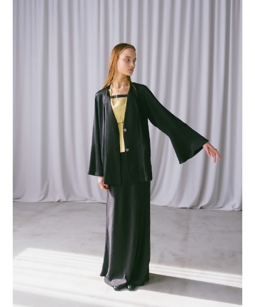sahara（サハラ）の「Flare Sleeve Satin Jacket/フレアスリーブサテンジャケット（その他アウター・レディース・ブラック/オフホワイト・FREE）」の5枚目の写真