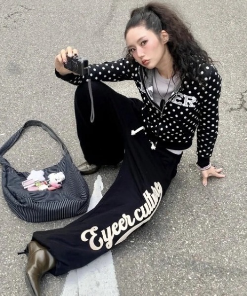 EYEER(イワイイアル)の「◇EYEER◇ブランド直輸入正規品/スクリプト ロゴ レイヤード スウェットパンツ SCRIPT LOGO LAYERD SWEATPANTS(スウェットパンツ・レディース・ネイビー/ブルー/ブラック・S)」の1枚目の写真