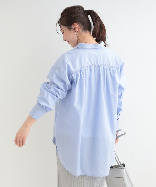 SHOO・LA・RUE(シューラルー)の「【体型カバー】バックギャザーで魅せる オーバーサイズシャツ(シャツ/ブラウス・レディース・ネイビー系2/イエロー系その他4/グリーン系3/ライトブルー・00)」の6枚目の写真