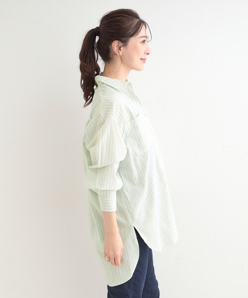 SHOO・LA・RUE（シューラルー）の「【体型カバー】バックギャザーで魅せる オーバーサイズシャツ（シャツ/ブラウス・レディース・ネイビー系2/イエロー系その他4/グリーン系3/ライトブルー・00）」の17枚目の写真