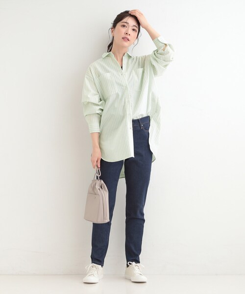 SHOO・LA・RUE（シューラルー）の「【体型カバー】バックギャザーで魅せる オーバーサイズシャツ（シャツ/ブラウス・レディース・ネイビー系2/イエロー系その他4/グリーン系3/ライトブルー・00）」の8枚目の写真