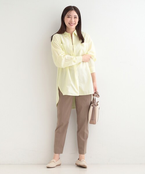 SHOO・LA・RUE（シューラルー）の「【体型カバー】バックギャザーで魅せる オーバーサイズシャツ（シャツ/ブラウス・レディース・ネイビー系2/イエロー系その他4/グリーン系3/ライトブルー・00）」の18枚目の写真