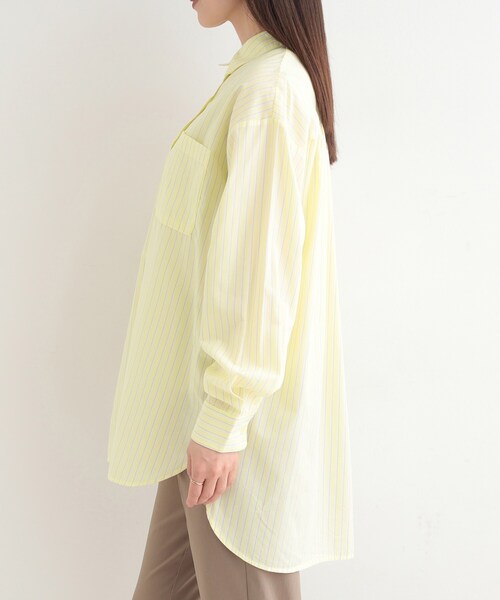 SHOO・LA・RUE（シューラルー）の「【体型カバー】バックギャザーで魅せる オーバーサイズシャツ（シャツ/ブラウス・レディース・ネイビー系2/イエロー系その他4/グリーン系3/ライトブルー・00）」の13枚目の写真