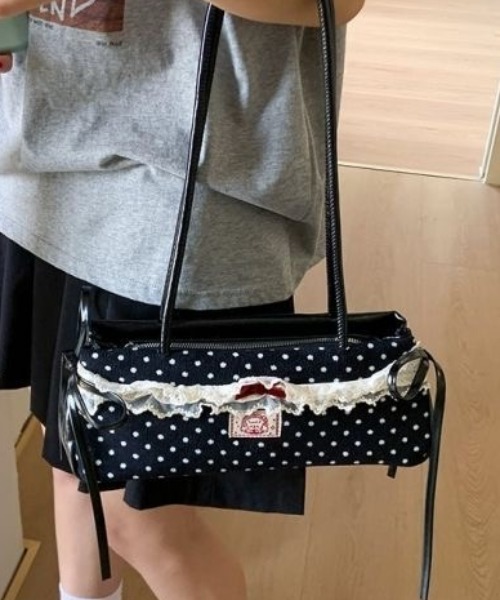Sibra（シブラ）の「ドット柄リボン付き横長ショルダーバッグ（ショルダーバッグ・レディース・ブラック・F）」の12枚目の写真