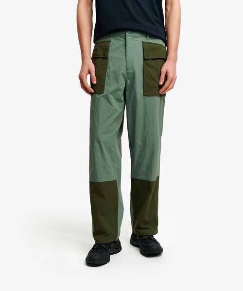 AIGLE(エーグル)の「撥水 UVカット CORDURA アクティブテック バイカラーパッチポケットパンツ(カーゴパンツ・メンズ・モスグリーン/グレー・44/42/38/40)」の1枚目の写真