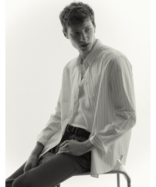 Maison Kitsune(メゾンキツネ)の「STRIPED CASUAL SHIRT(シャツ/ブラウス・メンズ・スカイブルー系・L/M/S/XS/XL)」の8枚目の写真