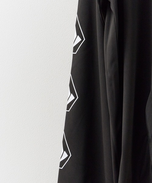 VOLCOM(ボルコム)の「VOLCOM/ボルコム PISTOL STONE RASH ZIP PARKA 長袖ラッシュガード 2026年春夏(パーカー・メンズ・ホワイト/ブラック・M/L/XL)」の9枚目の写真