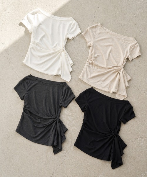 NUJOH(ヌゾ)の「Asymmetry Draped Side Knot Top / アシンメトリードレープサイドノットトップ(Tシャツ/カットソー・レディース・ベージュ/ホワイト/チャコールグレー/ブラック・FREE)」の6枚目の写真