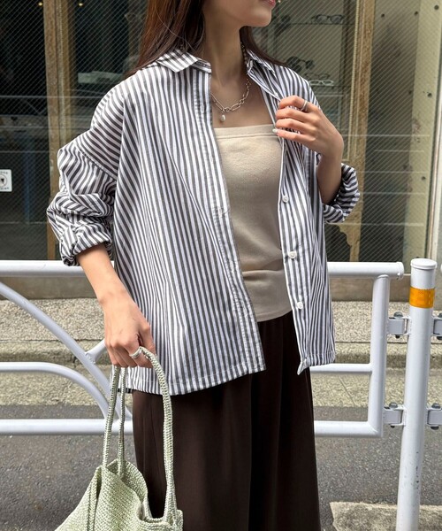 fredy emue(フレディエミュ)の「汗染み軽減加工シャツブルゾン(シャツ/ブラウス・レディース・ブルー系その他/サックスブルー/ブラウン系その他/オフホワイト・38)」の2枚目の写真