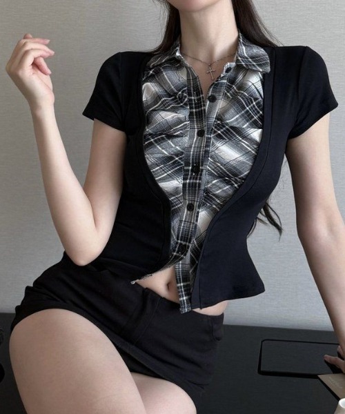 SHEPP(シープ)の「ウエストシェイプ コルセット風ドッキング半袖ブラウス(Tシャツ/カットソー・レディース・ブラック・S/M)」の5枚目の写真