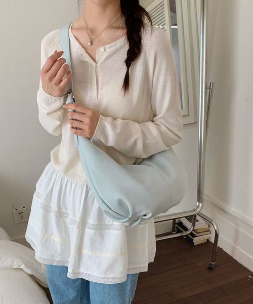 Chiina(チーナ)の「Chiina / ハーフムーンショルダーバッグ(ショルダーバッグ・レディース・ブラック/ライトブルー/ライトピンク/アイボリー・FREE)」の17枚目の写真