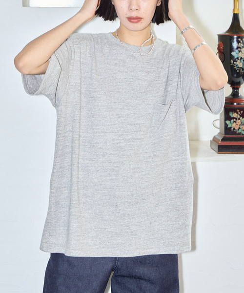 KURO（クロ）の「KURO BLOOM POCKET TEE 964259：Tシャツ（Tシャツ/カットソー・レディース・ホワイト/チャコールグレー・MEDIUM）」の2枚目の写真