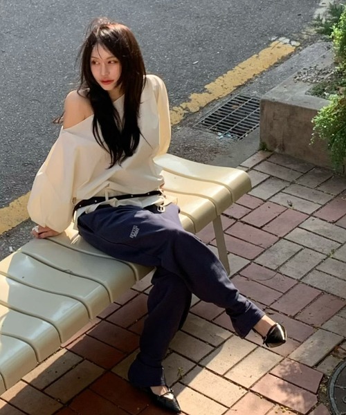 FAVORITO（ファヴォリート）の「オフショルダーシャツ（シャツ/ブラウス・レディース・ベージュ/ホワイト/ブルー・F）」の15枚目の写真